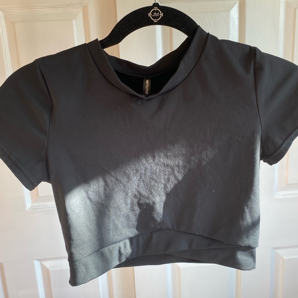 Pretty Little Thing size 6 black crop workout shirt